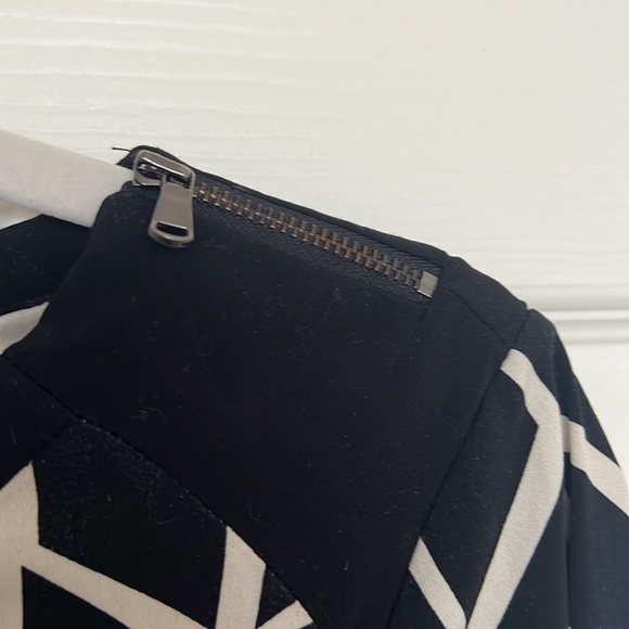 {Donna Morgan} Print Zip Detail Jersey Shift Dress - Picture 6 of 6